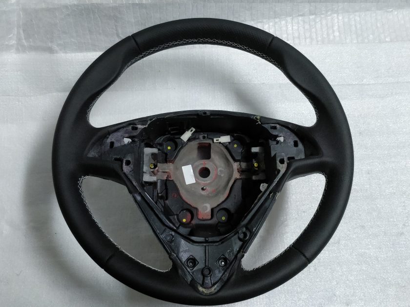 Alfa Giulietta steering wheel white stitch, paddles type 01561092540