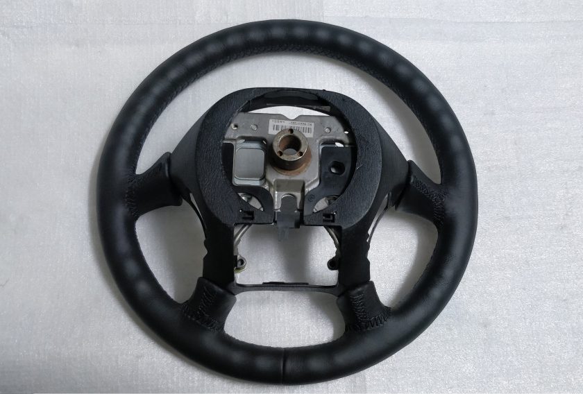 Leather Steering wheel Nissan Patrol Y60 Y61 Almera 6012373