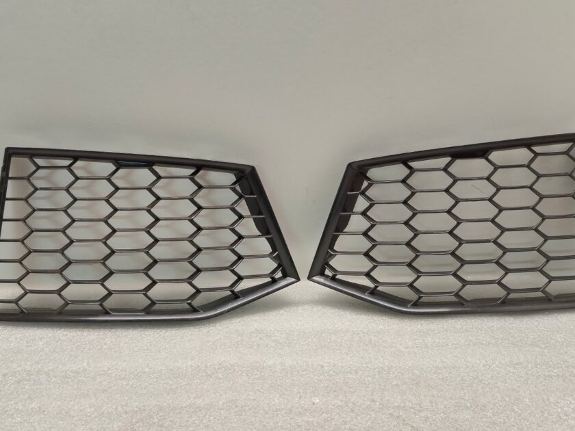 audi TTRS side grilles grill 8S0807682 8S0807681